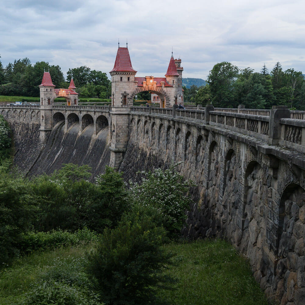 krajem-loupezniku-a-praturu